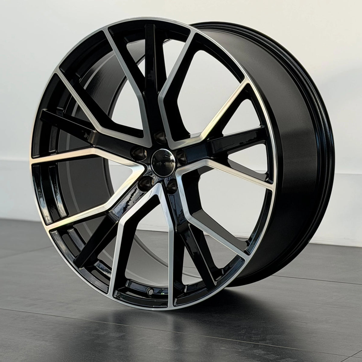 MU6A 22X10 5X112 ET20 BLACK MACHINED FACE