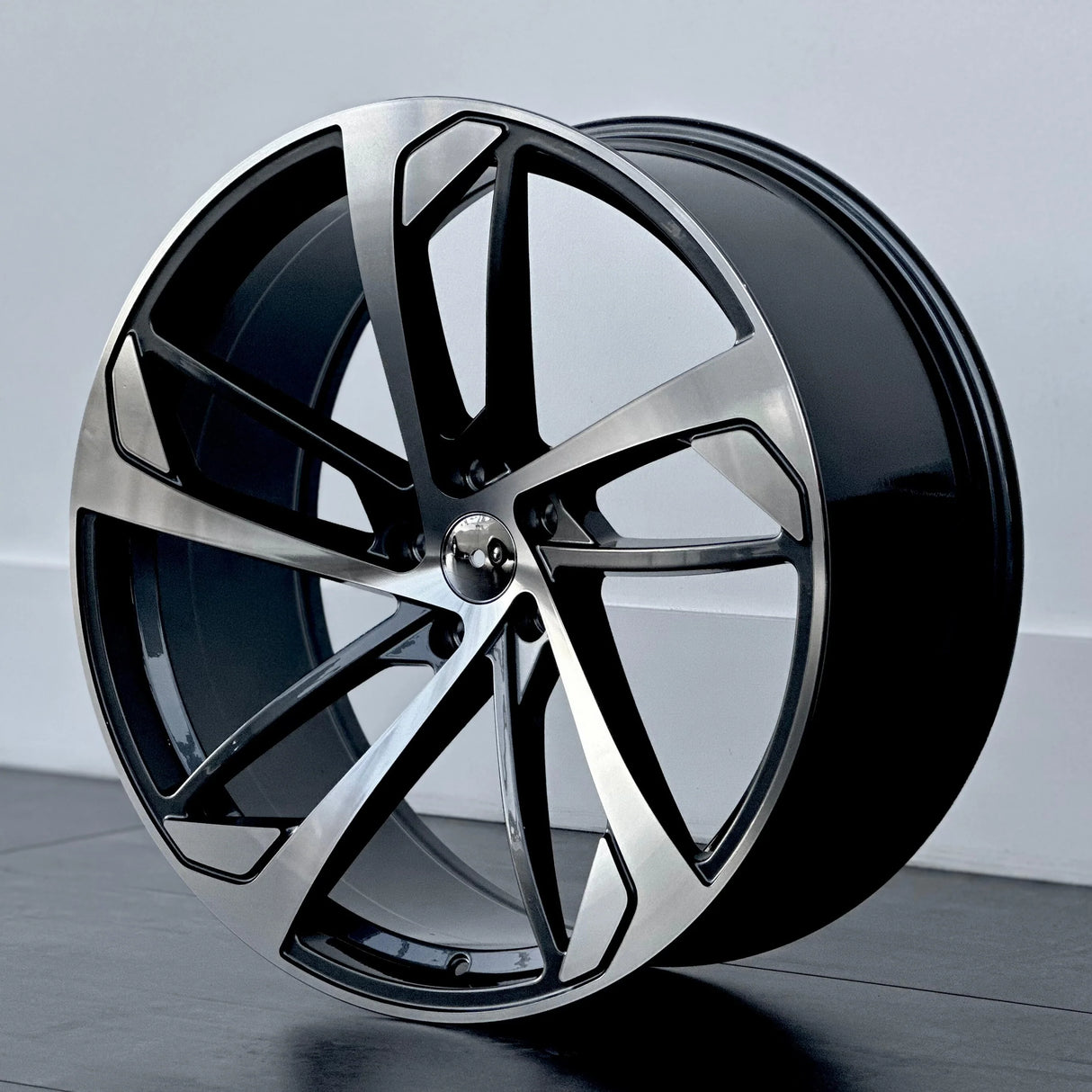 MU18A 22X9 5X112 ET26 BLACK MACHINED FACE