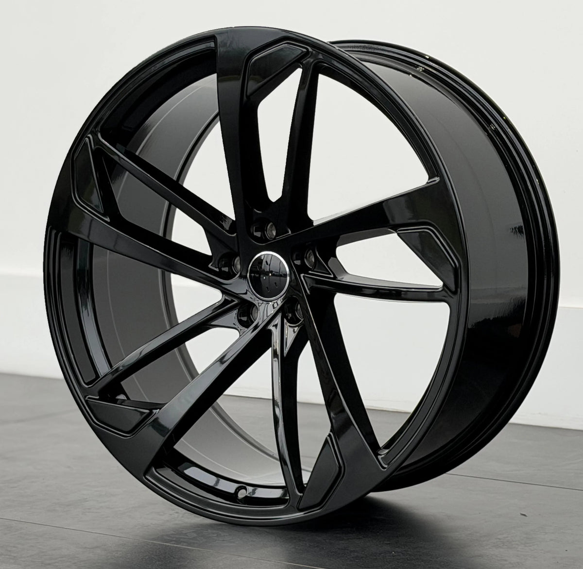 MU18A 22X9.5 5X112 ET26 GLOSS BLACK