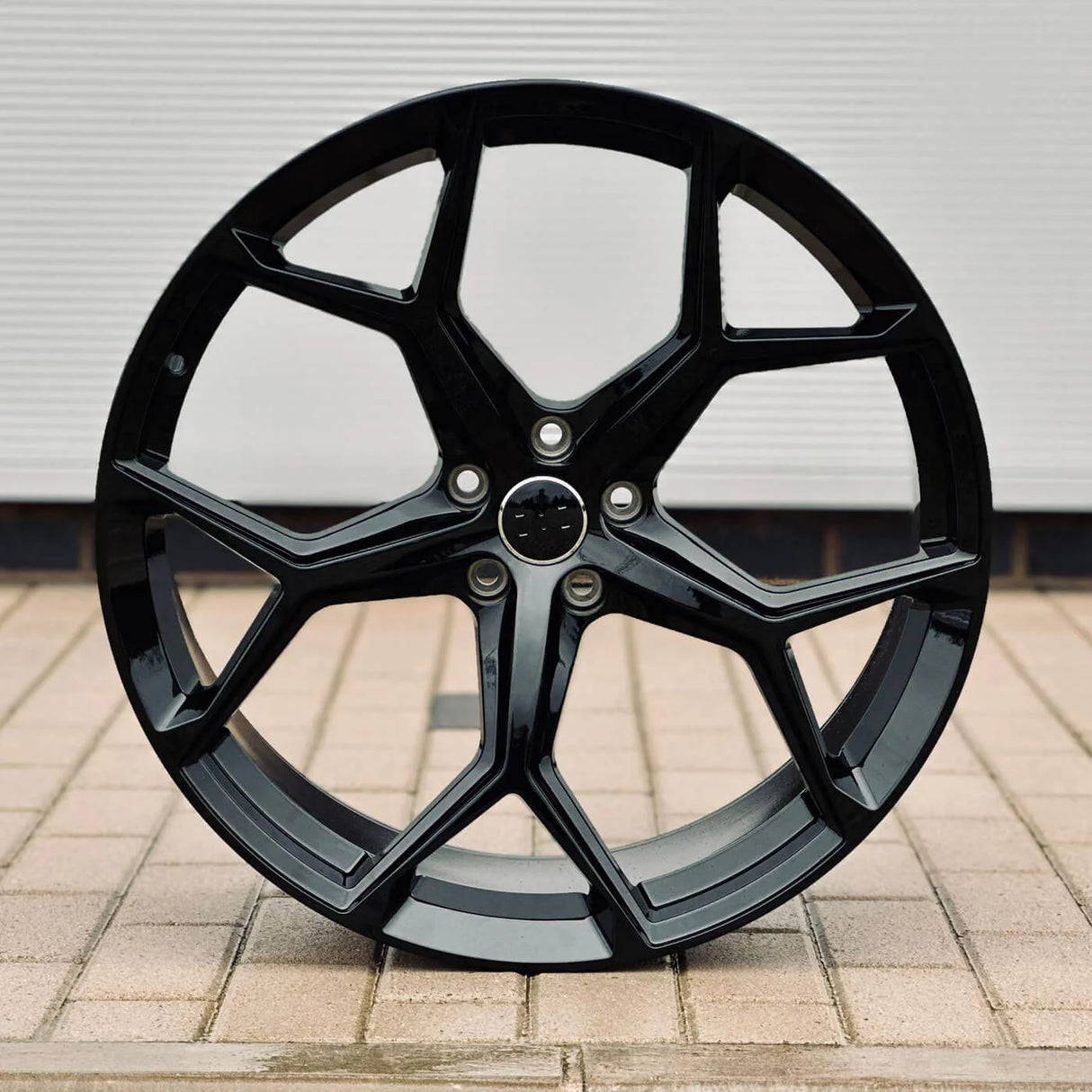 MU32A 19X8.5 5X112 ET35 GLOSS BLACK