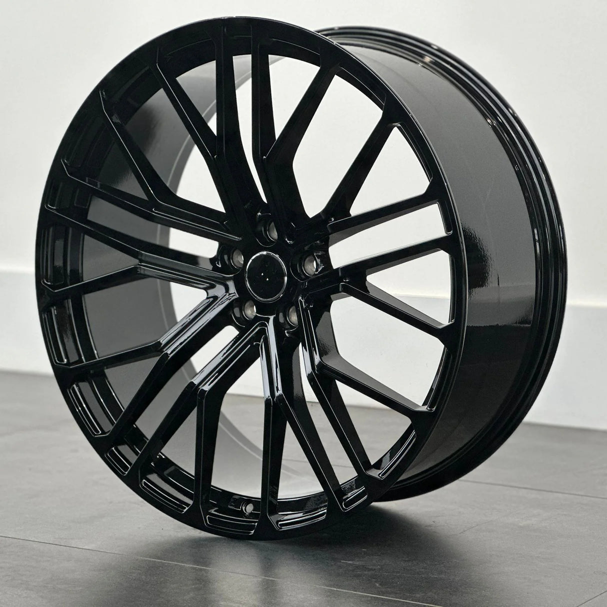 MU39A 23X9.5 5X112 ET26 GLOSS BLACK