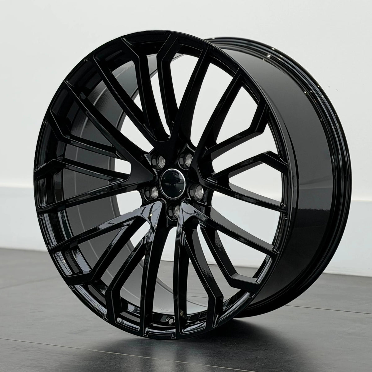 MU40A 19X8.5 5X112 ET45 GLOSS BLACK