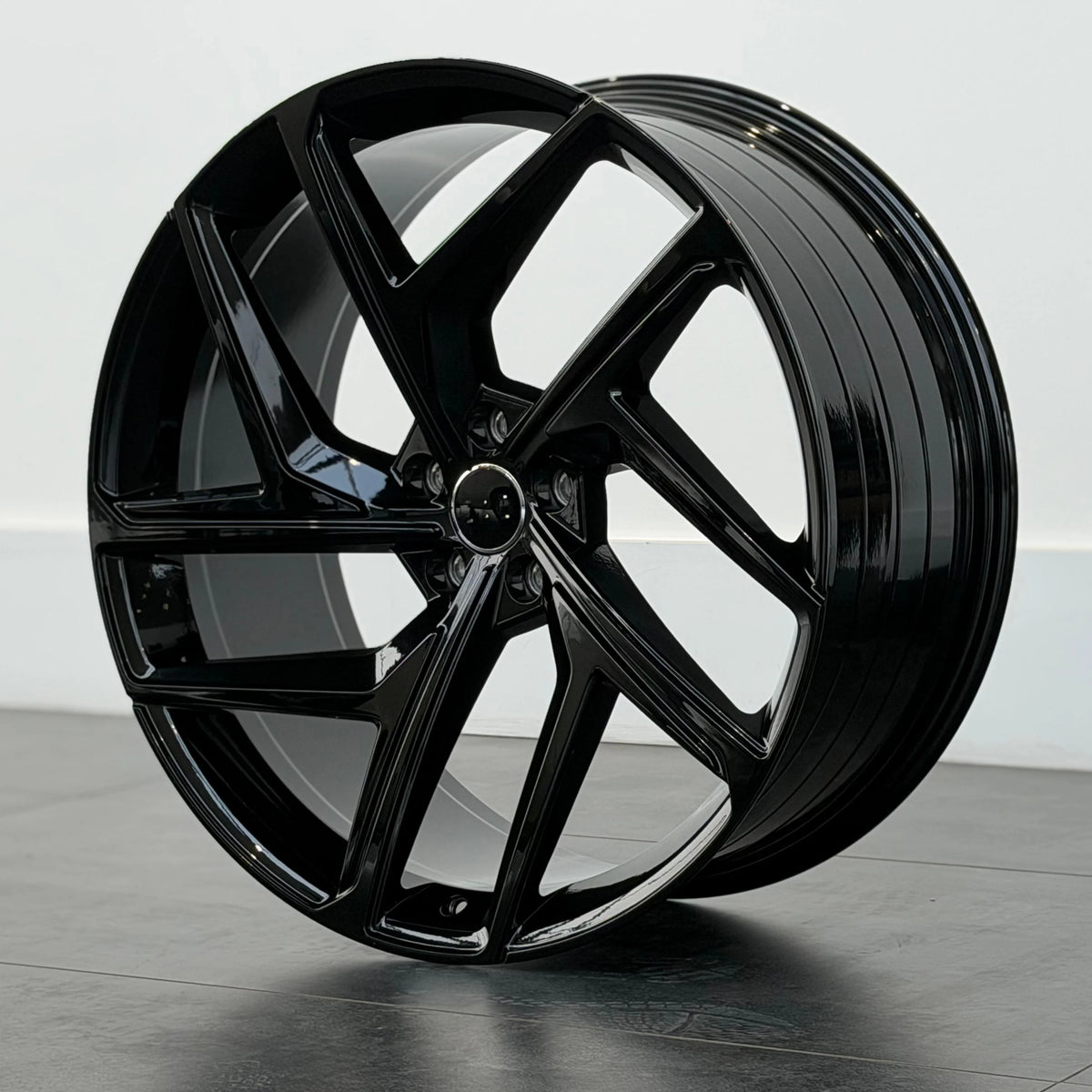 MU42A 23X9.5 5X112 ET20 GLOSS BLACK