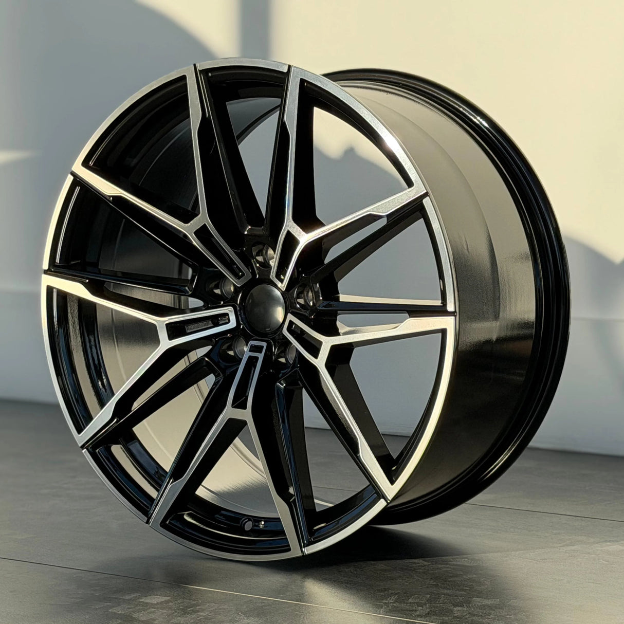 MU29B 20X8.5 5X112 ET26 HALF BLACK MACHINED FACE
