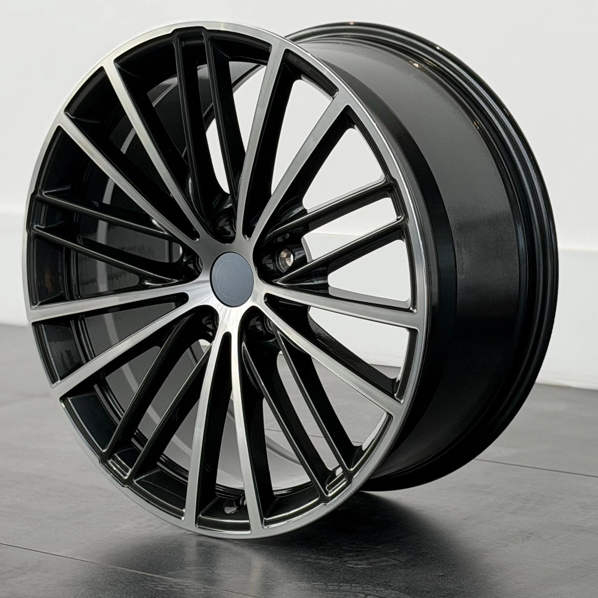 MU32B 19X9 5X112 ET44 GUNMETAL MACHINED FACE