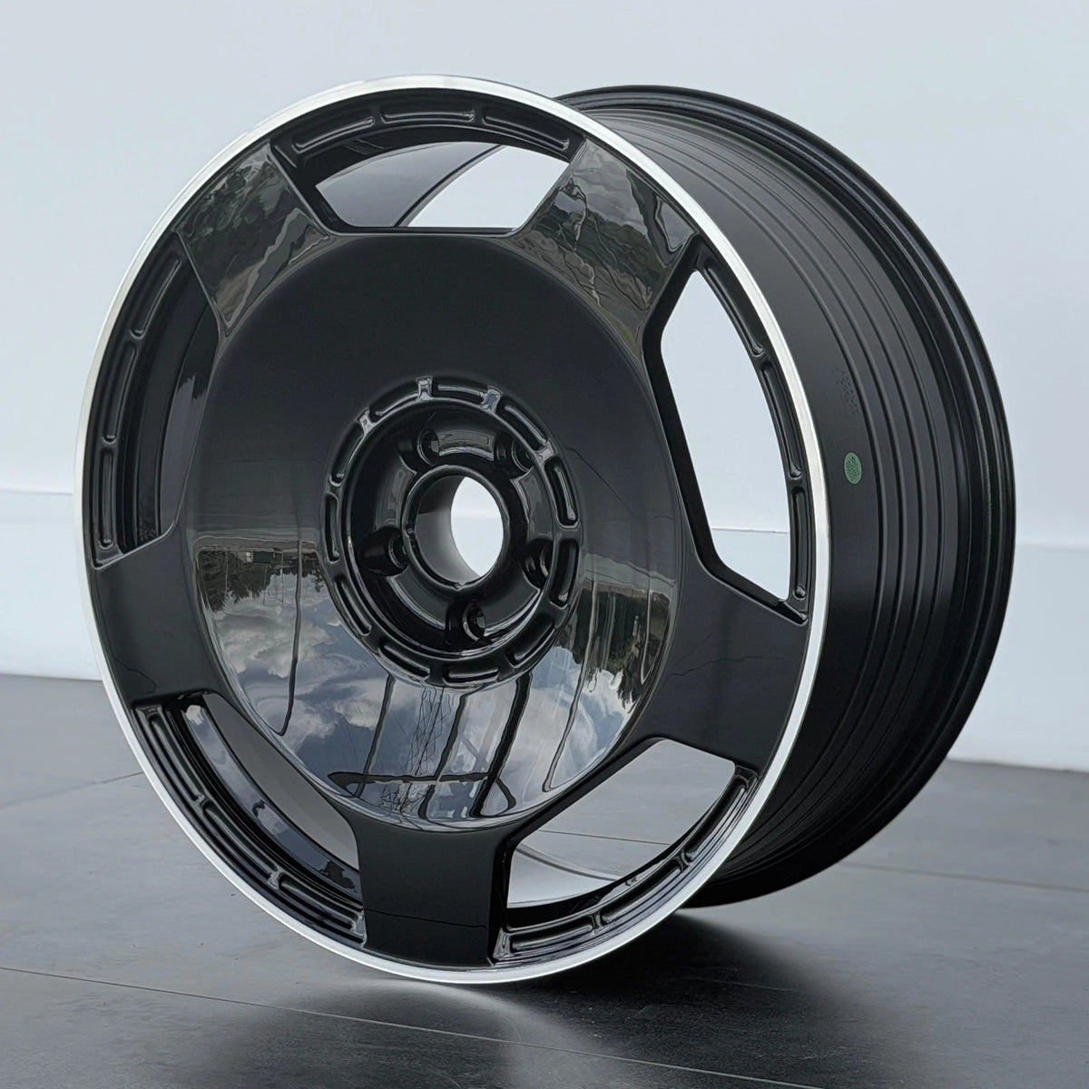MU60M 22X10 5X130 ET36 BLACK MACHINED LIP