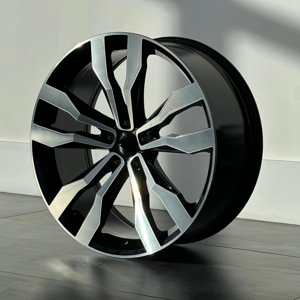 MU12W 20X8.5 5X112 ET41 BLACK MACHINED FACE