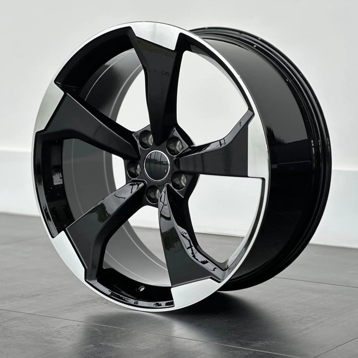 MU3A 19X8.5 5X112 ET32 BLACK MACHINED FACE