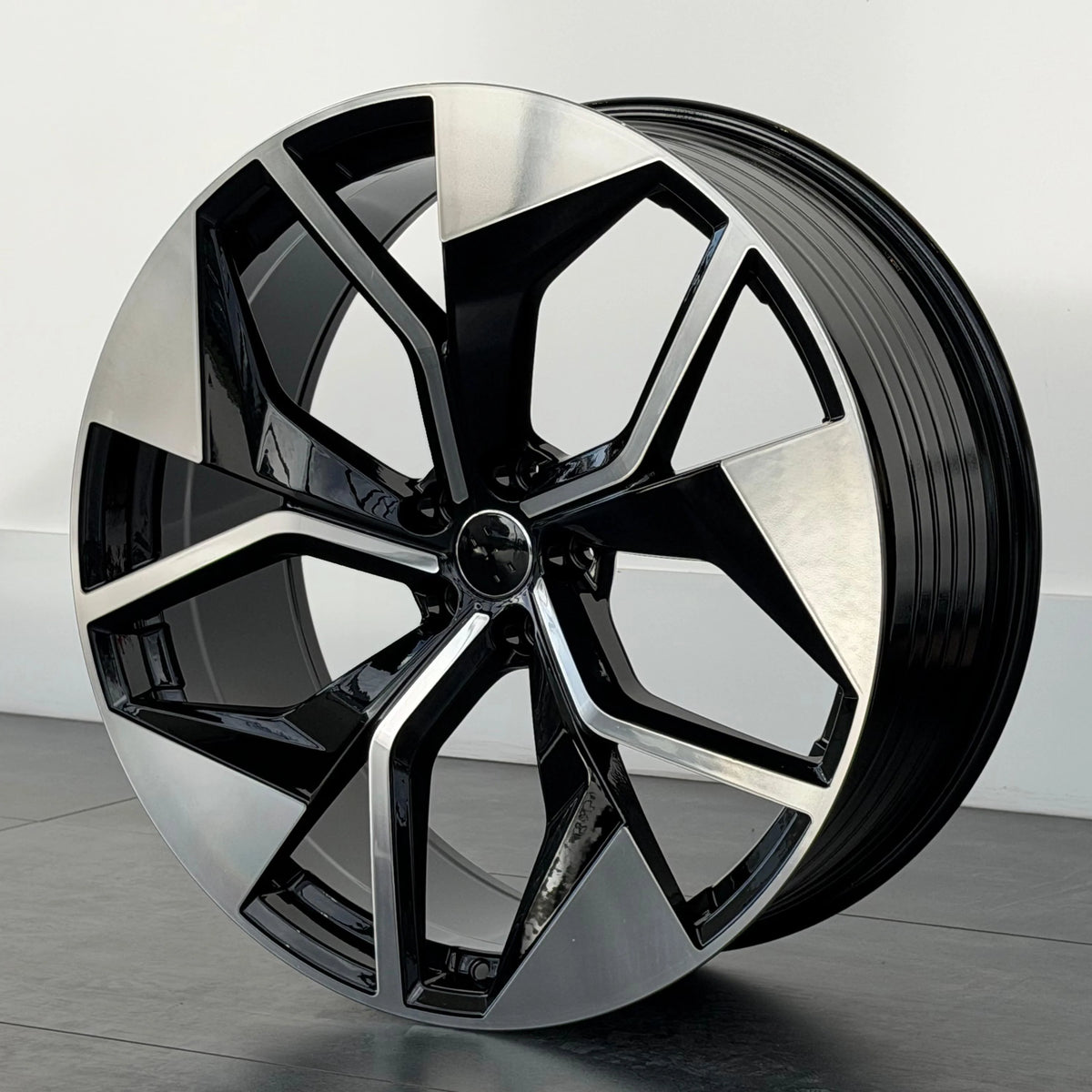 MU20A 22X9.5 5X112 ET25 BLACK MACHINED FACE