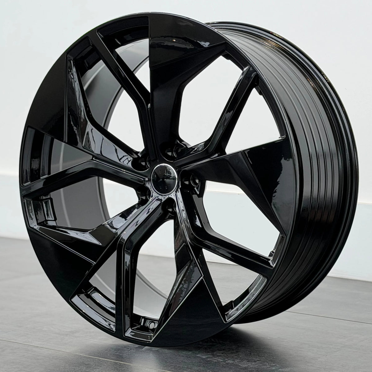 MU20A 21X9.5 5X112 ET30 GLOSS BLACK