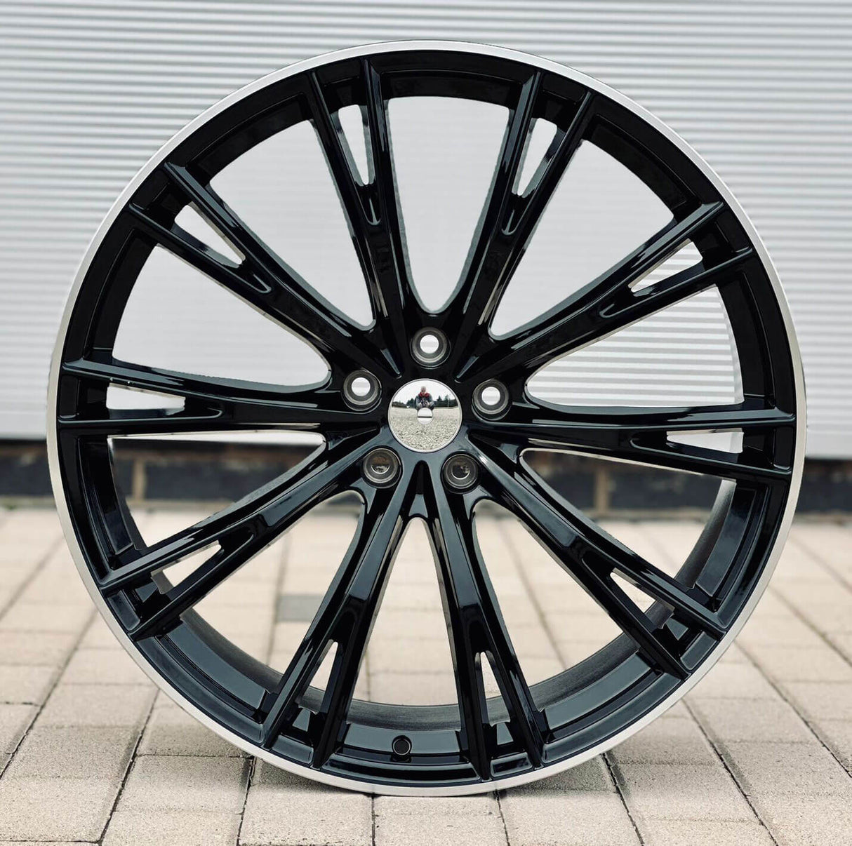 MU31A 22X9.5 5X112 ET30 BLACK MACHINED LIP
