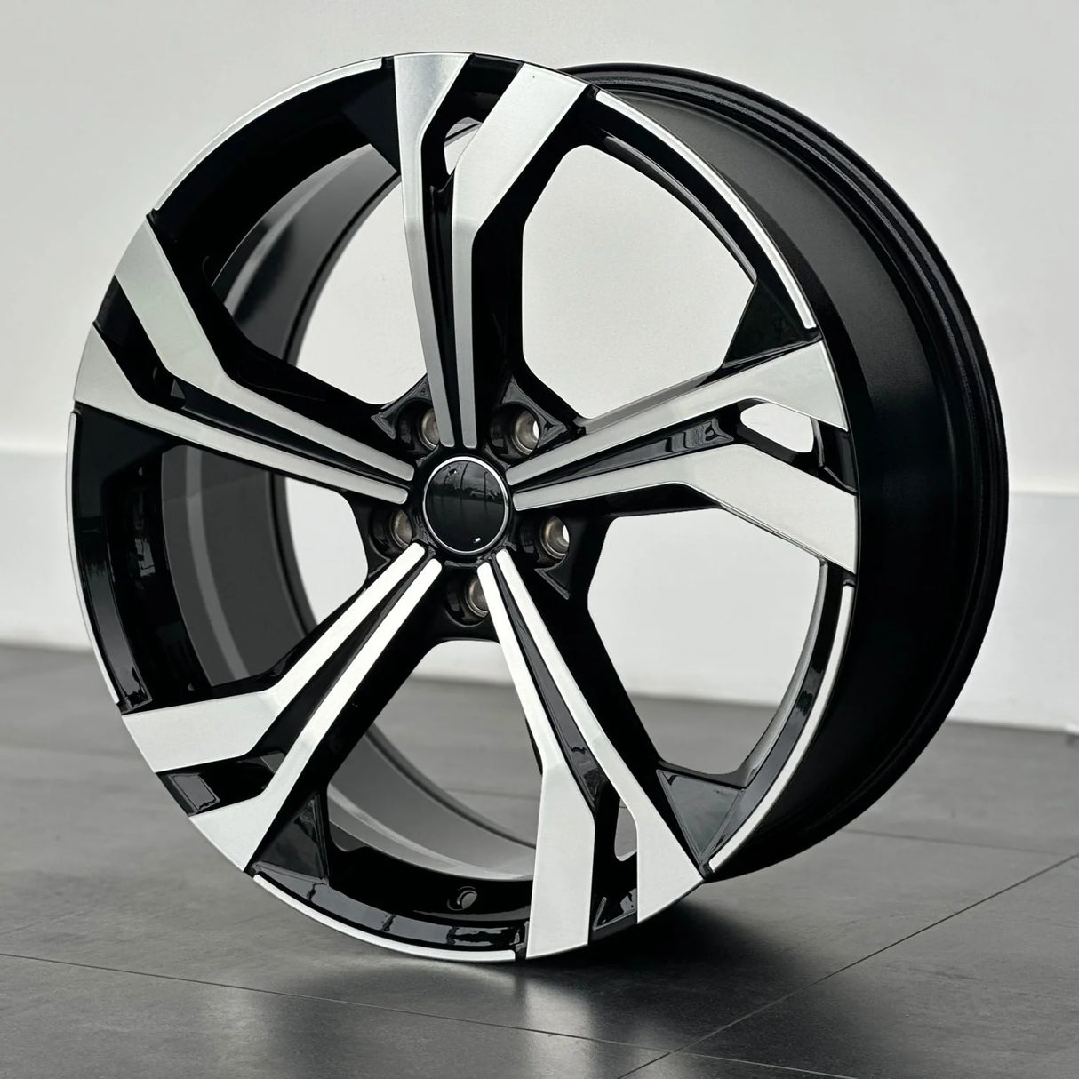 MU41A 20X8.5 5X112 ET40 BLACK MACHINED FACE