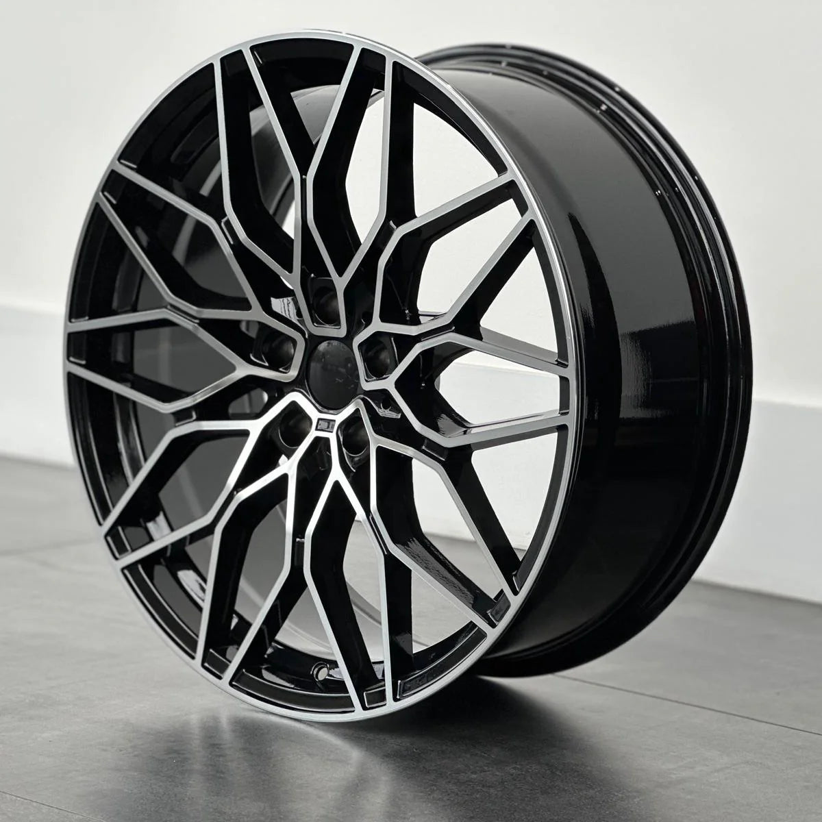 MU22B 20X8.5 5X112 ET26 BLACK MACHINED FACE