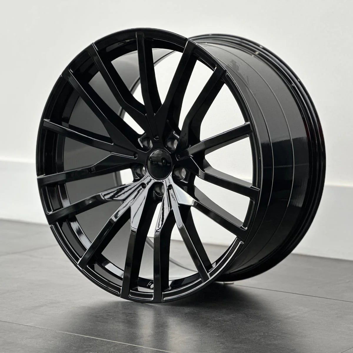 MU52B 22X10 5X112 ET35 GLOSS BLACK