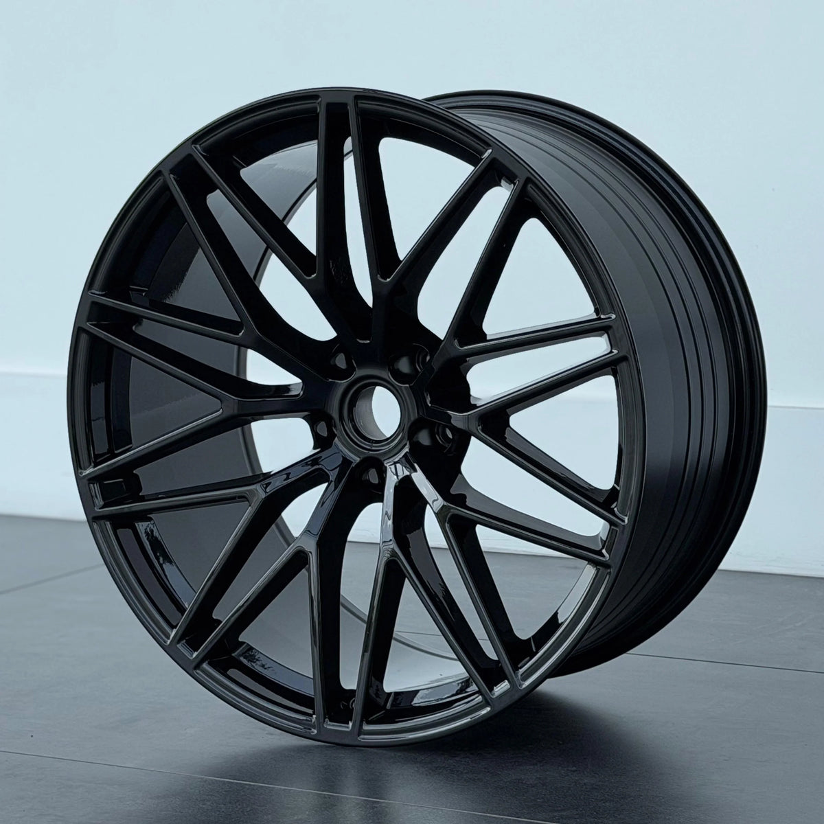 MU7P 21X9.5 5X112 ET26 GLOSS BLACK