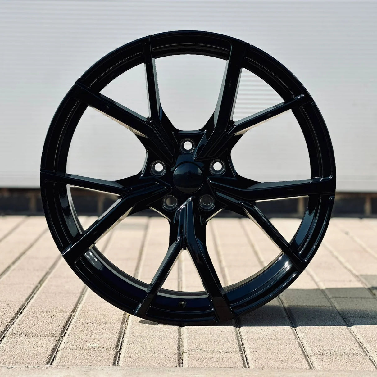 MU18W 19X8 5X112 ET45 GLOSS BLACK