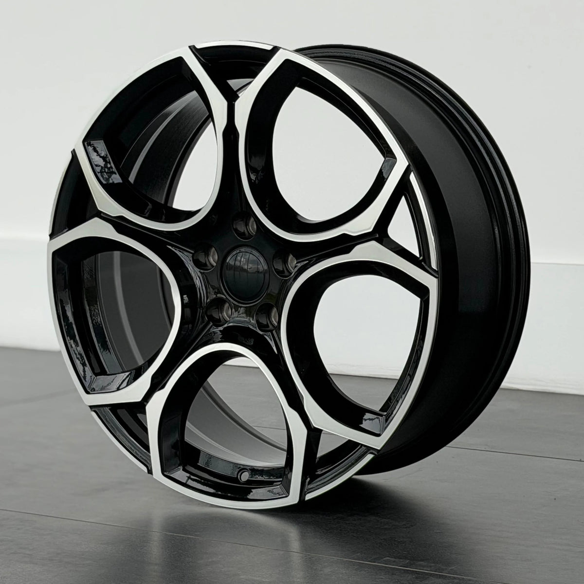 MU27W 18X8 5X112 ET40 BLACK MACHINED FACE